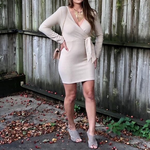 NWT Cream long sleeve dress - Picture 4 of 8
